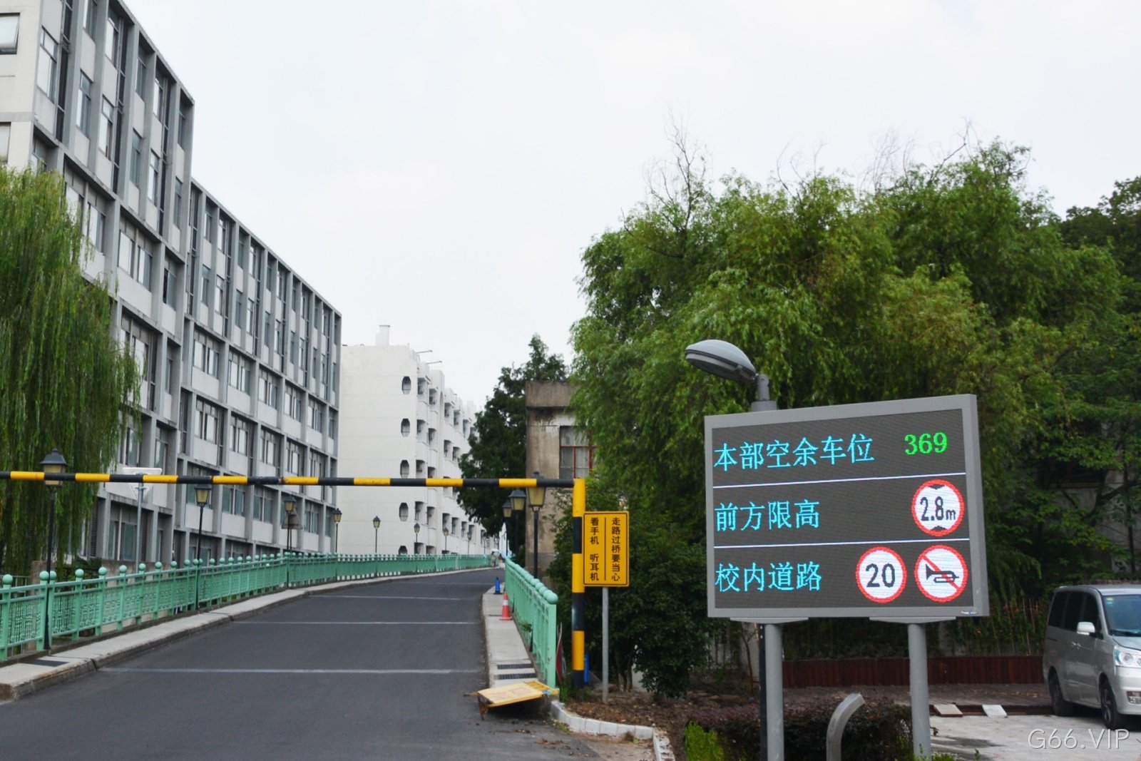 园区停车诱导屏
